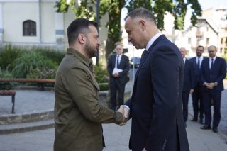 "Nous sommes plus forts ensemble", a déclaré le président polonais Andrzej Duda sur les réseaux sociaux, alors qu'il se trouvait dans la ville de Loutsk (ouest) avec son homologue ukrainien Volodymyr Zelensky.